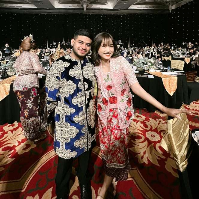 Adu Kebaya 13 Artis Hadiri Ultah Brand Kecantikan, Keanu Agl Disebut Mirip Tukang Jamu!