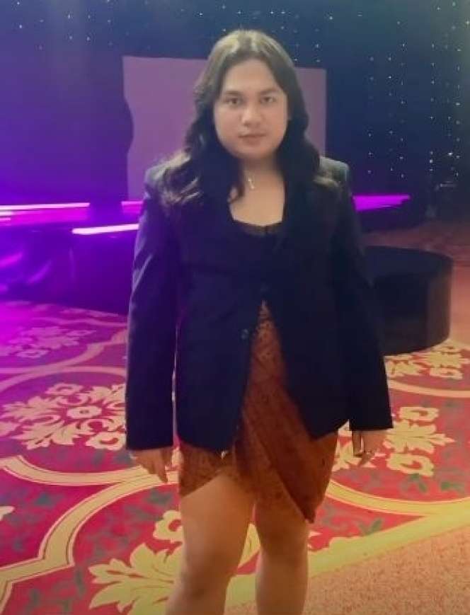 Adu Kebaya 13 Artis Hadiri Ultah Brand Kecantikan, Keanu Agl Disebut Mirip Tukang Jamu!