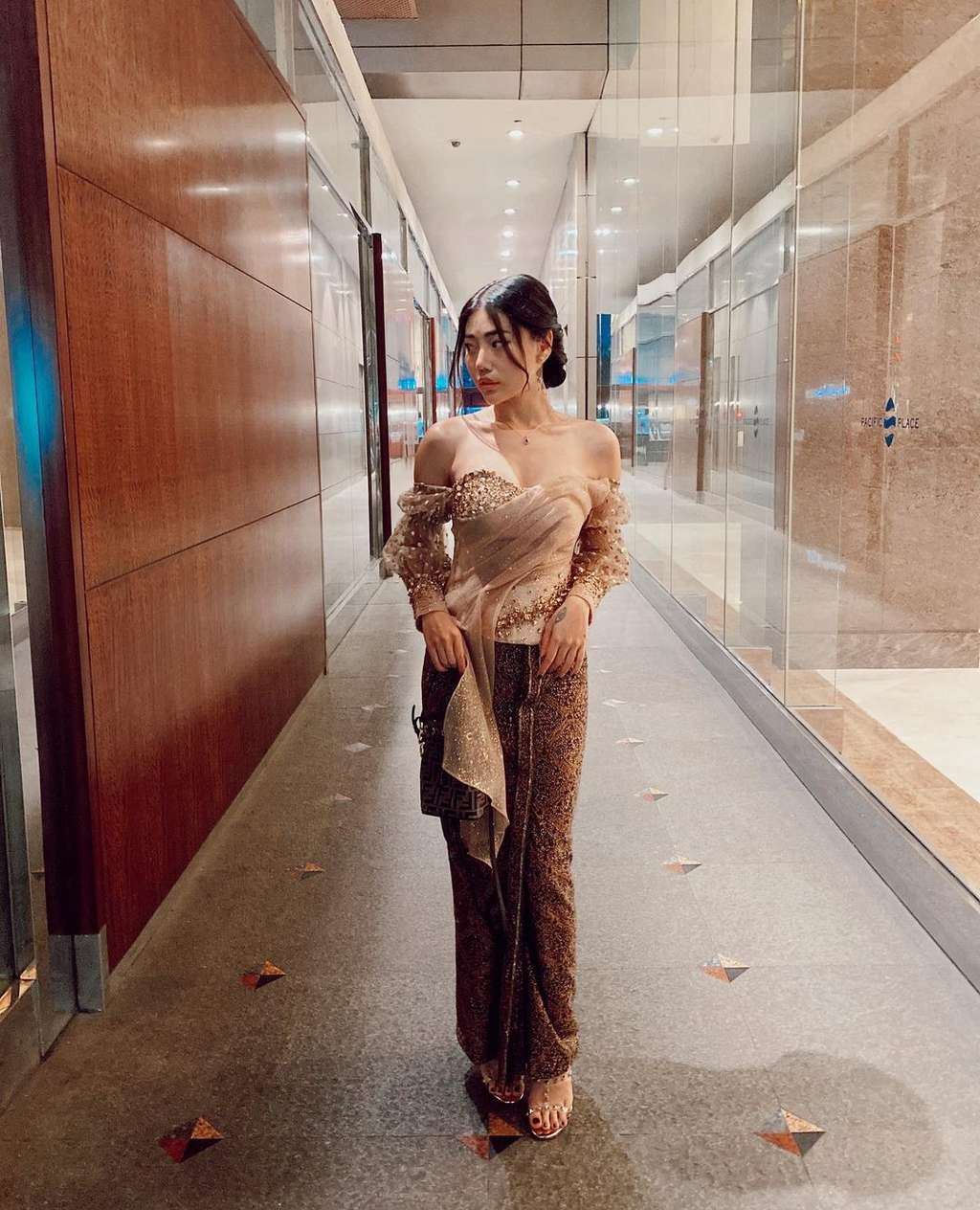 Adu Kebaya 13 Artis Hadiri Ultah Brand Kecantikan, Keanu Agl Disebut Mirip Tukang Jamu!