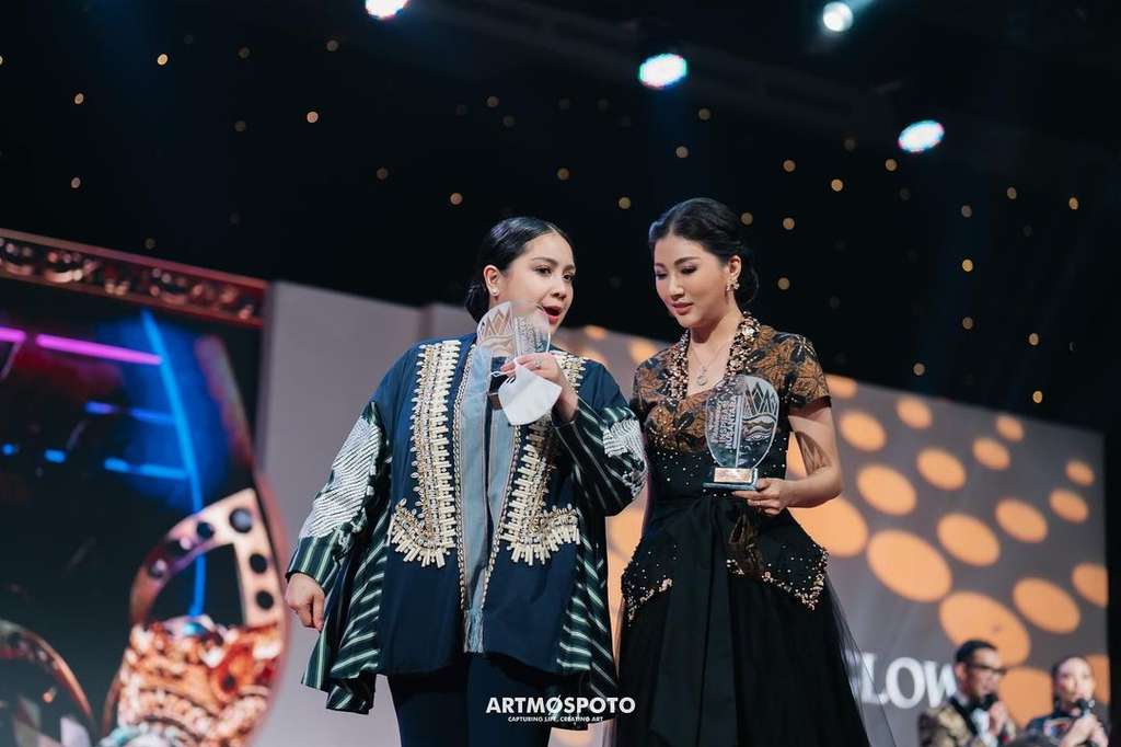 Adu Kebaya 13 Artis Hadiri Ultah Brand Kecantikan, Keanu Agl Disebut Mirip Tukang Jamu!