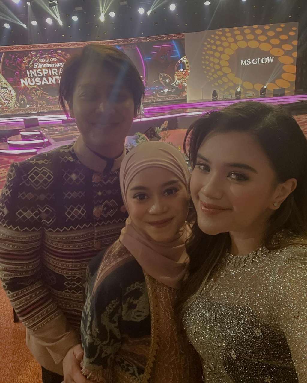 Adu Kebaya 13 Artis Hadiri Ultah Brand Kecantikan, Keanu Agl Disebut Mirip Tukang Jamu!