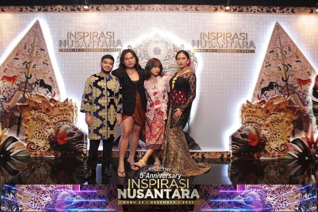 Adu Kebaya 13 Artis Hadiri Ultah Brand Kecantikan, Keanu Agl Disebut Mirip Tukang Jamu!