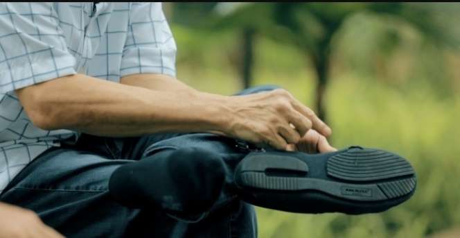 Penampilan Jusuf Hamka Bos Jalan Tol yang Nyaman Pakai Sepatu Sobek 'Kasio bin Kabel'