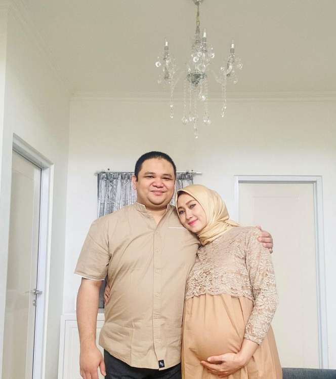 Gagal Jadi ‘Nyonya’ Sule, Pramugari ini Kini Menikah dengan Pria Tajir, Lihat 8 Potretnya!