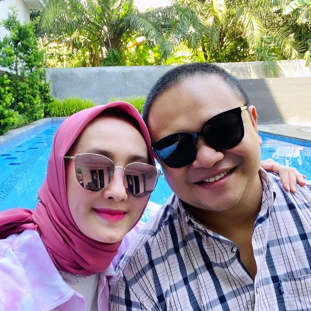 Gagal Jadi ‘Nyonya’ Sule, Pramugari ini Kini Menikah dengan Pria Tajir, Lihat 8 Potretnya!