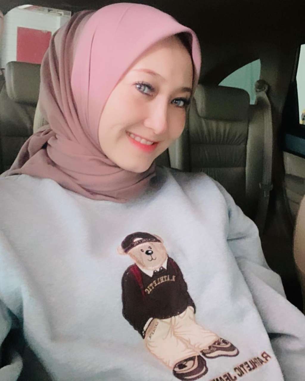 Gagal Jadi ‘Nyonya’ Sule, Pramugari ini Kini Menikah dengan Pria Tajir, Lihat 8 Potretnya!