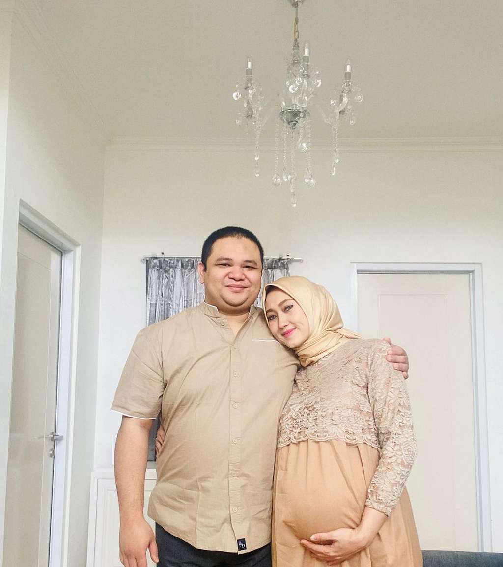 Gagal Jadi ‘Nyonya’ Sule, Pramugari ini Kini Menikah dengan Pria Tajir, Lihat 8 Potretnya!