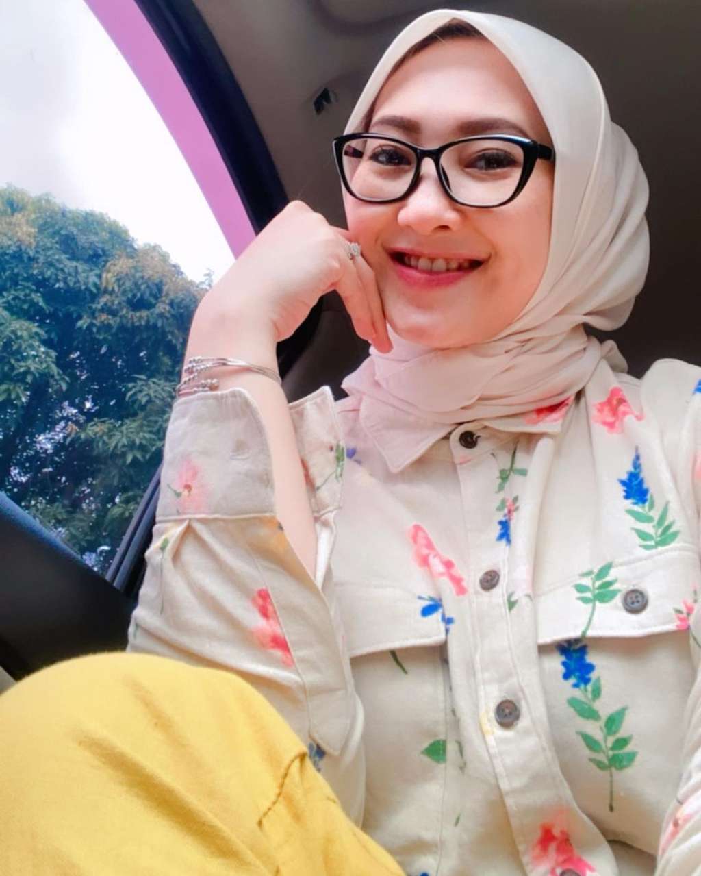 Gagal Jadi ‘Nyonya’ Sule, Pramugari ini Kini Menikah dengan Pria Tajir, Lihat 8 Potretnya!