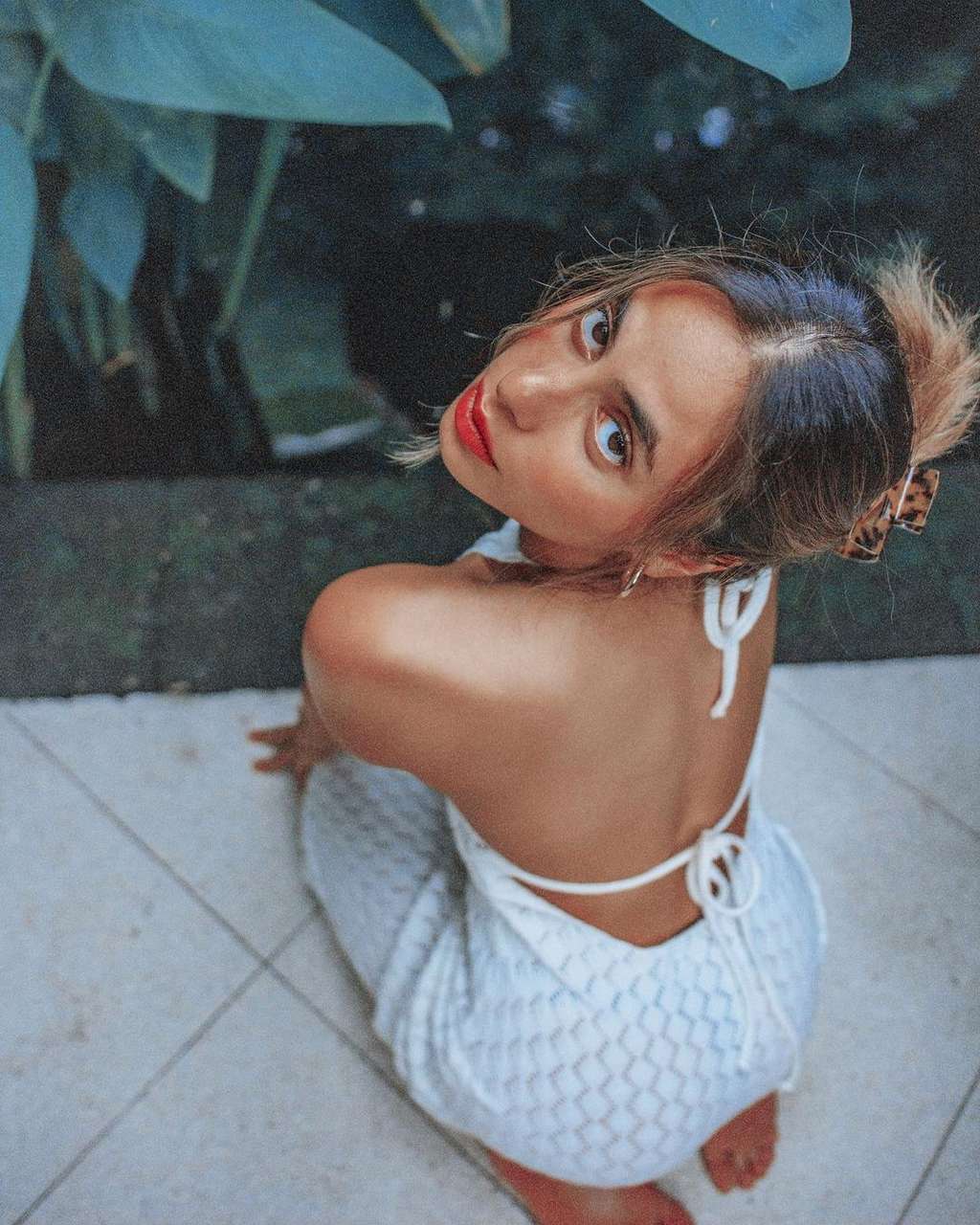 10 Pose Hot Valerie Thomas Pakai Gaun Backless, Body Goals-nya Bikin Melotot!