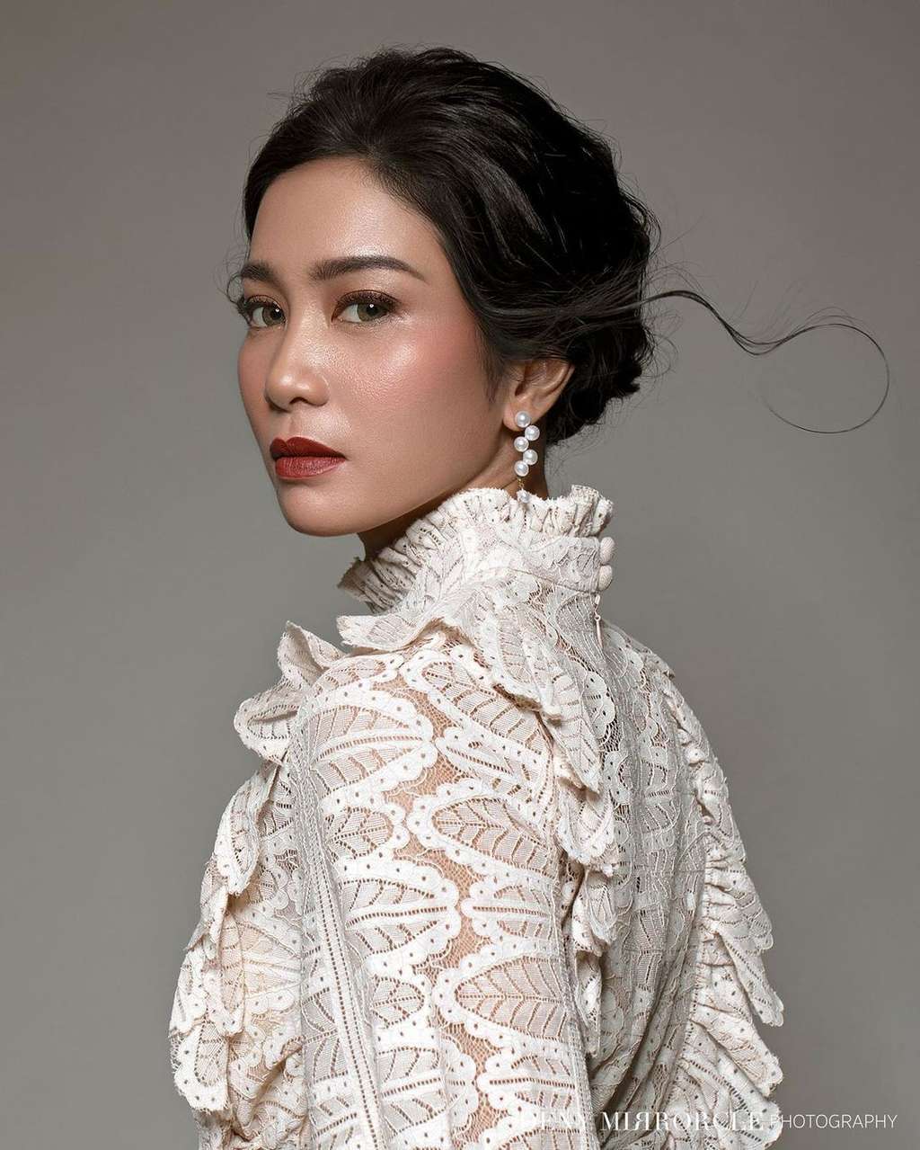 Cantik dan Mempesona Pemotretan Bunga Zaina, Ririn Dwi Ariyanti dan Rini Yulianti 