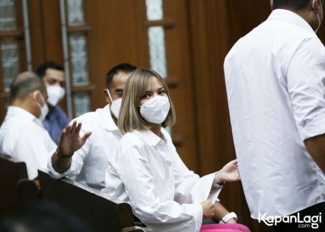 Momen Nia Ramadhani Video Call Anak Pertamanya Mikhayla Sebelum Jalani Rehab 12 Bulan