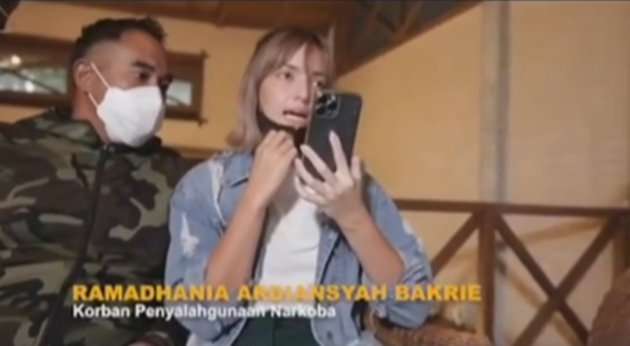 Momen Nia Ramadhani Video Call Anak Pertamanya Mikhayla Sebelum Jalani Rehab 12 Bulan