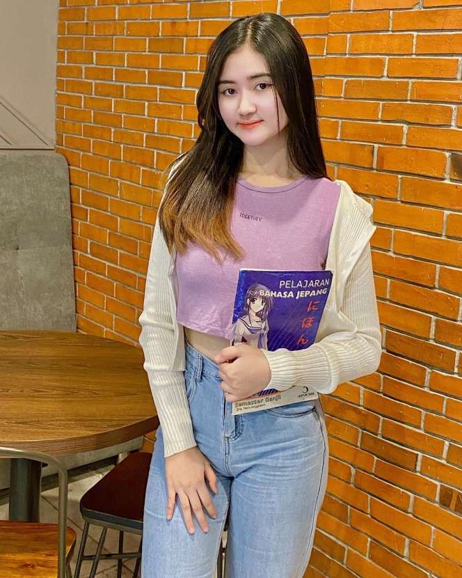 Viral Siswi Cantik Gak Ketulungan, Jadi Inceran Siswa dan Para Guru, Lihat 10 Potretnya!