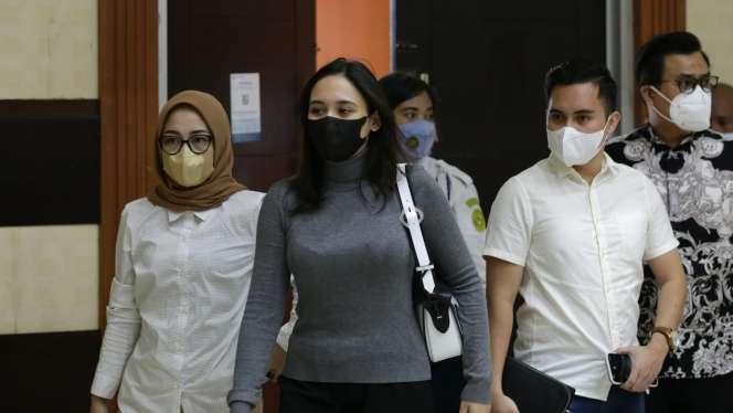 FOTO: Diberondong Pertanyaan, Gaga Muhammad Terlihat Tenang di Kursi Terdakwa