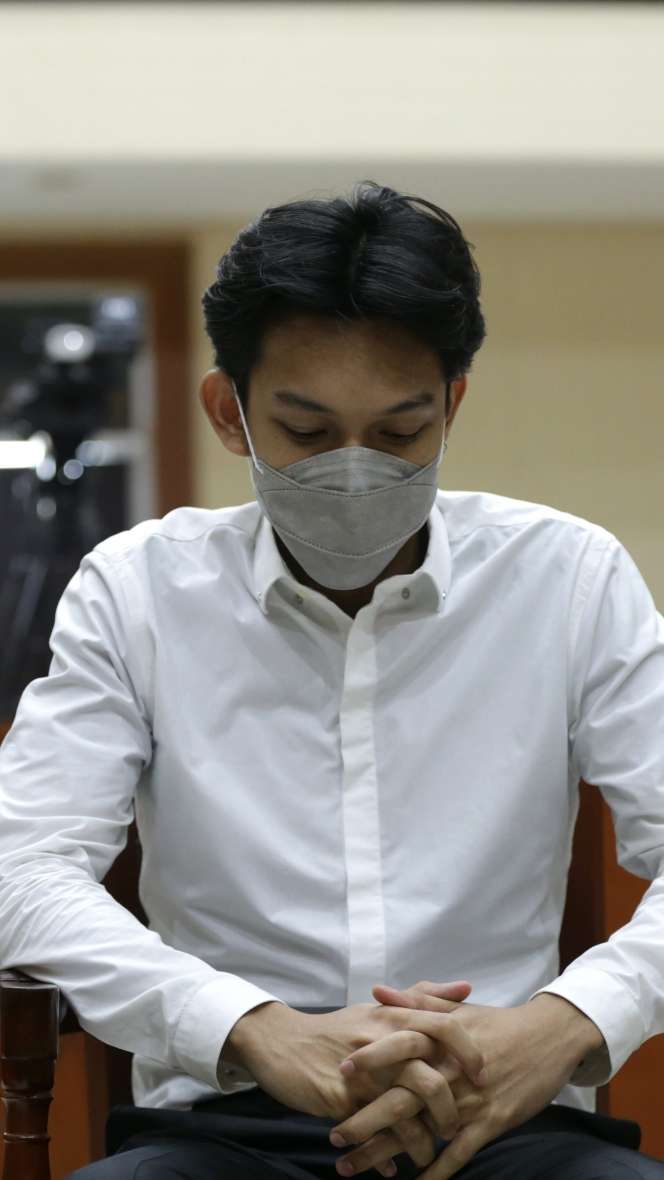 FOTO: Diberondong Pertanyaan, Gaga Muhammad Terlihat Tenang di Kursi Terdakwa