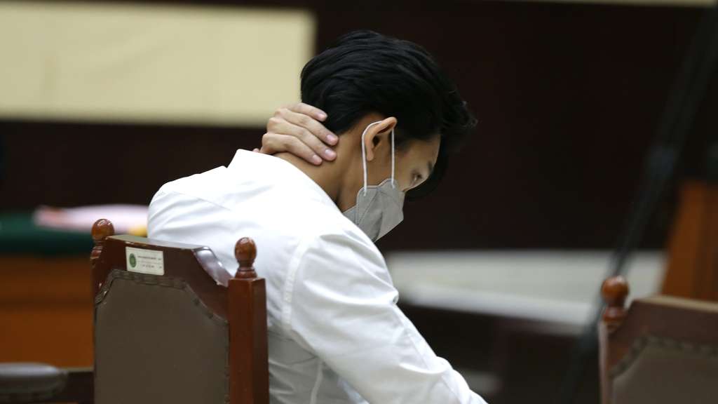FOTO: Diberondong Pertanyaan Gaga Muhammad Hanya Mengangguk Dalam Ruang Sidang 