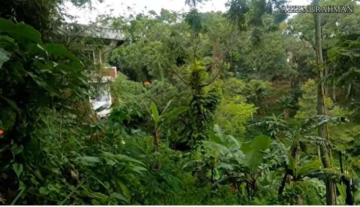 10 Penampakan Rumah Mewah Terbengkalai di Tepi Jurang, Ada Benda Aneh Dalam Kamar!