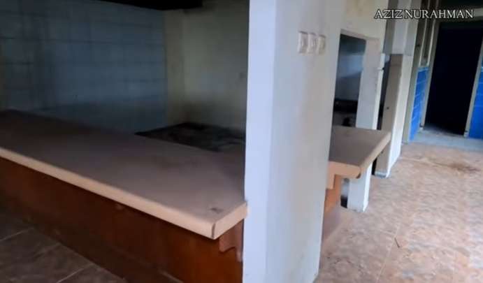 10 Penampakan Rumah Mewah Terbengkalai di Tepi Jurang, Ada Benda Aneh Dalam Kamar!