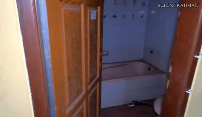 10 Penampakan Rumah Mewah Terbengkalai di Tepi Jurang, Ada Benda Aneh Dalam Kamar!