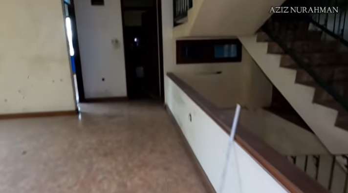 10 Penampakan Rumah Mewah Terbengkalai di Tepi Jurang, Ada Benda Aneh Dalam Kamar!
