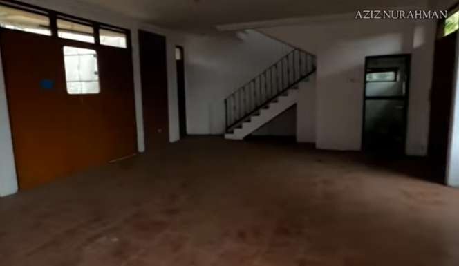10 Penampakan Rumah Mewah Terbengkalai di Tepi Jurang, Ada Benda Aneh Dalam Kamar!