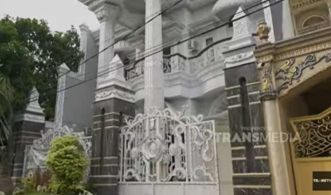 Penampakan Rumah Crazy Rich Surabaya Aswin Yanuar, Berlapis Emas dan Swarovski!