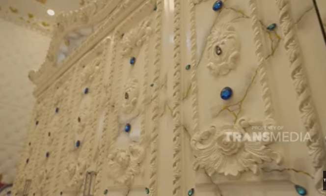 Penampakan Rumah Crazy Rich Surabaya Aswin Yanuar, Berlapis Emas dan Swarovski!