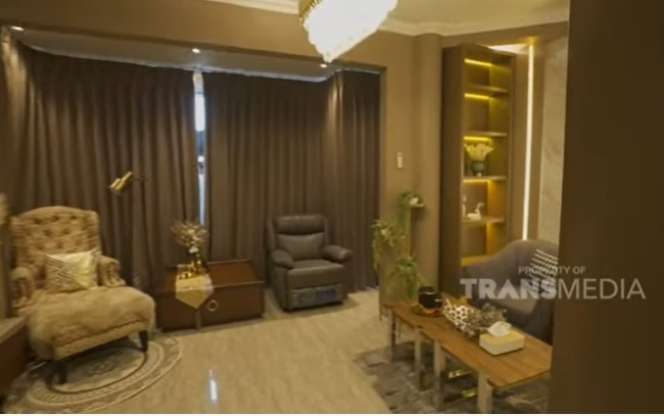 Penampakan Rumah Crazy Rich Surabaya Aswin Yanuar, Berlapis Emas dan Swarovski!