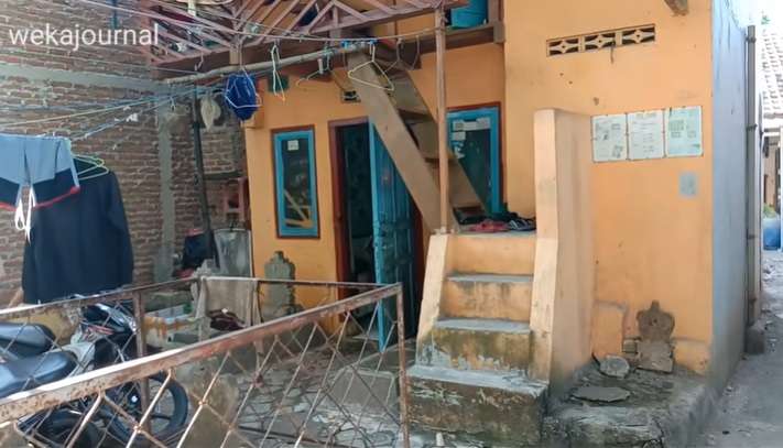 8 Penampakan Kampung yang Menyatu Dengan Kuburan, Buka Pintu Langsung Lihat Makam!
