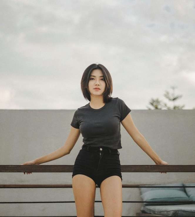 5 Potret Selebgram Rachel Florencia yang Bikin Salfok