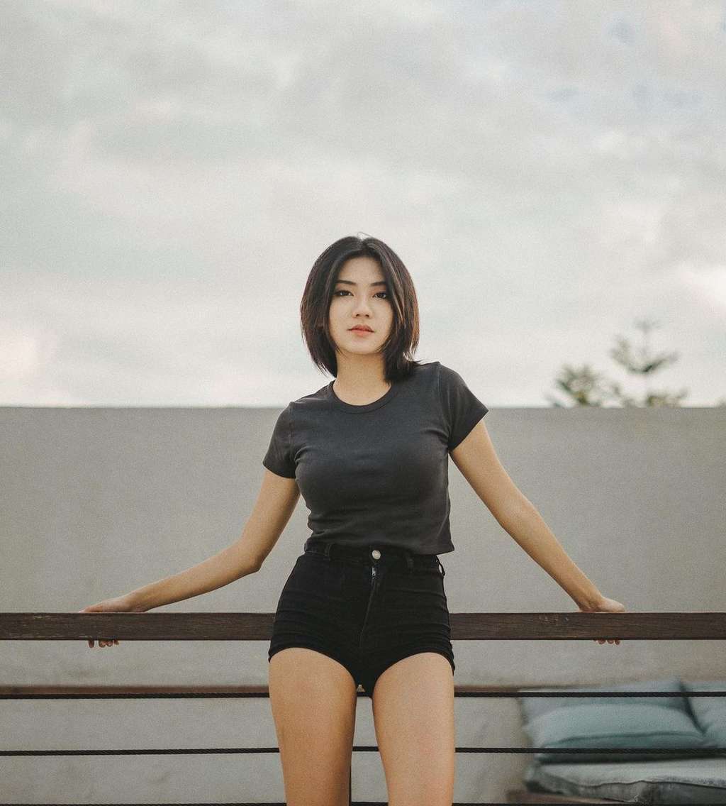 5 Potret Selebgram Rachel Florencia yang Bikin Salfok