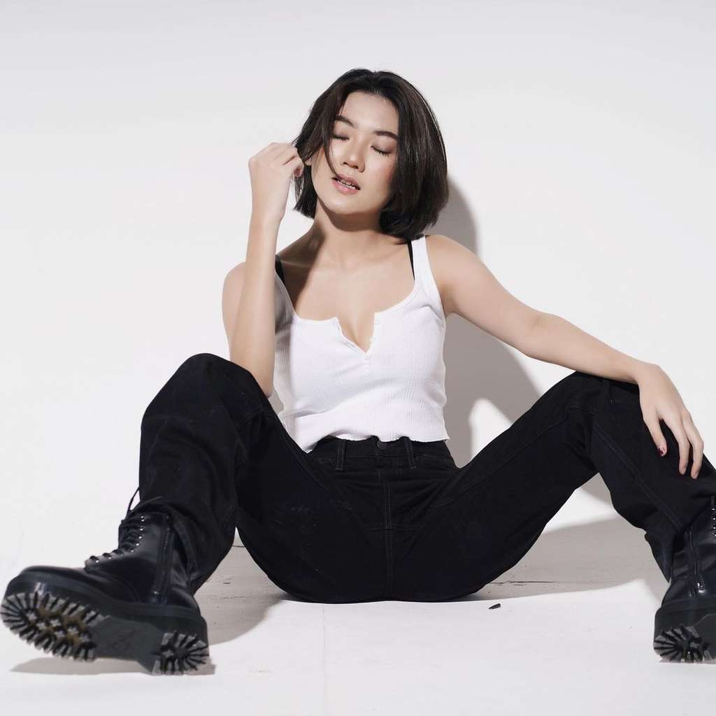 5 Potret Selebgram Rachel Florencia yang Bikin Salfok