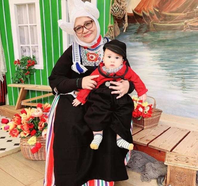 9 Artis Ini Dijuluki 'Nenek Gaul', Penampilan Amy Qanita Gak Ada Lawan!