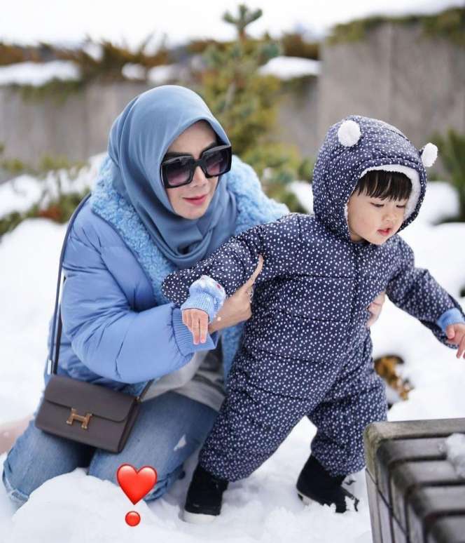 9 Artis Ini Dijuluki 'Nenek Gaul', Penampilan Amy Qanita Gak Ada Lawan!