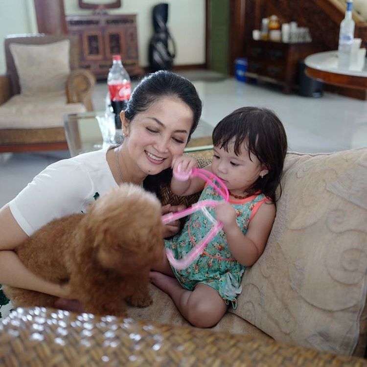 9 Artis Ini Dijuluki 'Nenek Gaul', Penampilan Amy Qanita Gak Ada Lawan!