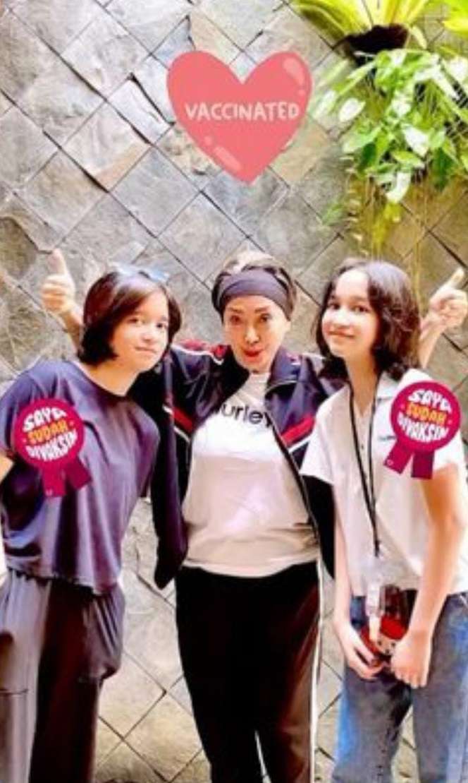 9 Artis Ini Dijuluki 'Nenek Gaul', Penampilan Amy Qanita Gak Ada Lawan!