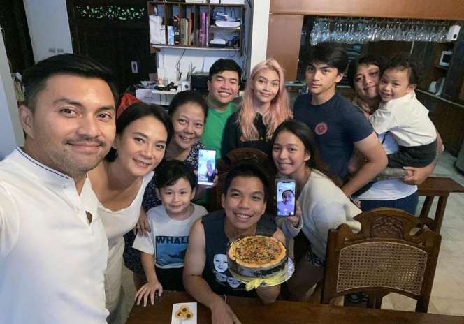9 Artis Ini Dijuluki 'Nenek Gaul', Penampilan Amy Qanita Gak Ada Lawan!