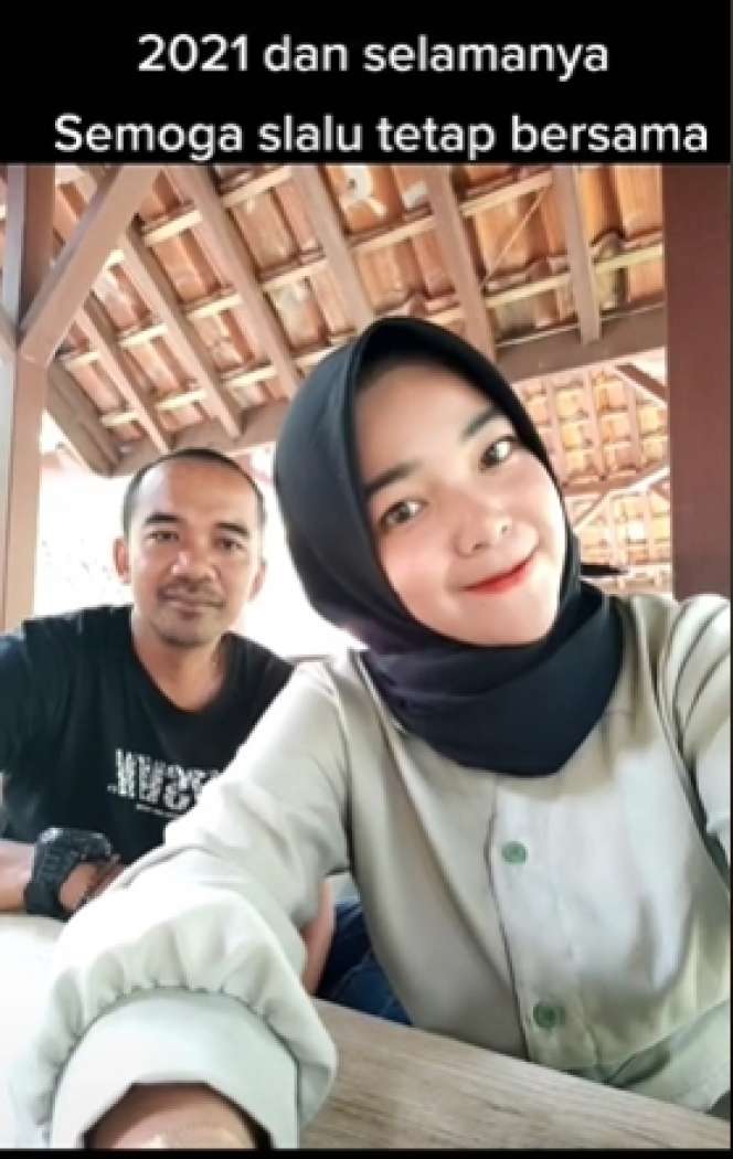 Viral Pasangan Beda Usia, Jodoh Pak Polisi Ternyata Masih TK, Lihat 8 Potretnya!