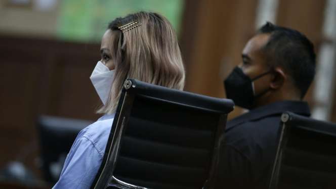 FOTO: Dituntut 12 Bulan Rehabilitasi, Nia Ramadhani Minta Hukuman Diringankan: Saya Ibu Tiga Anak