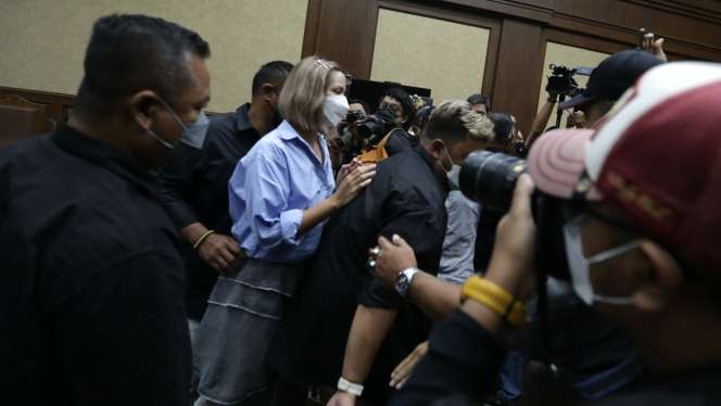 FOTO: Dituntut 12 Bulan Rehabilitasi, Nia Ramadhani Minta Hukuman Diringankan: Saya Ibu Tiga Anak