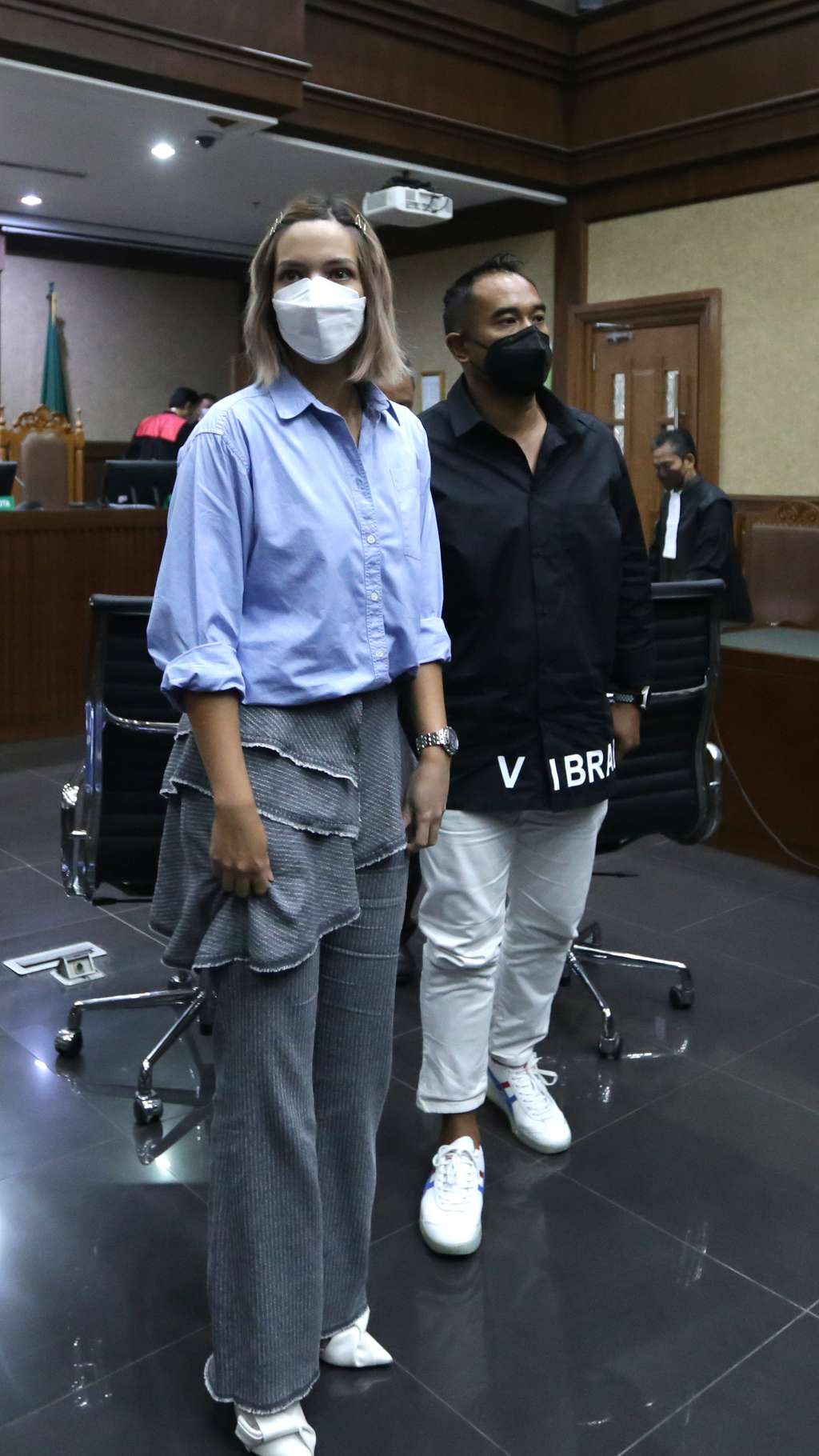 FOTO: Dituntut 12 Bulan Rehabilitasi, Nia Ramadhani Minta Hukuman Diringankan: Saya Ibu Tiga Anak