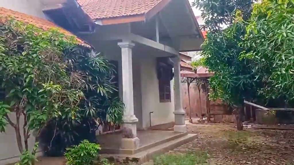 10 Potret Rumah Pangerang Dangdut Abiem Ngesti Terbengkalai 26 Tahun, Dulu Mewah Kini Jadi Kandang Ayam