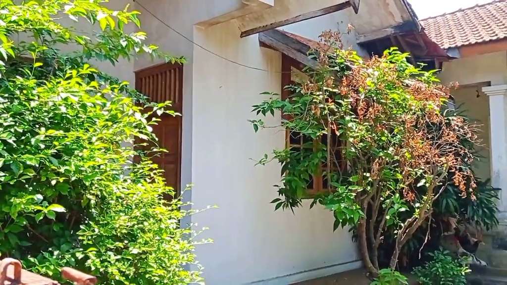 10 Potret Rumah Pangerang Dangdut Abiem Ngesti Terbengkalai 26 Tahun, Dulu Mewah Kini Jadi Kandang Ayam