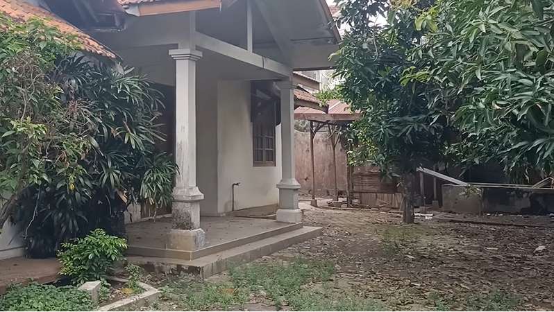 10 Potret Rumah Pangerang Dangdut Abiem Ngesti Terbengkalai 26 Tahun, Dulu Mewah Kini Jadi Kandang Ayam