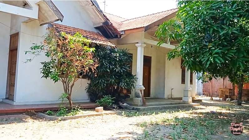 10 Potret Rumah Pangerang Dangdut Abiem Ngesti Terbengkalai 26 Tahun, Dulu Mewah Kini Jadi Kandang Ayam