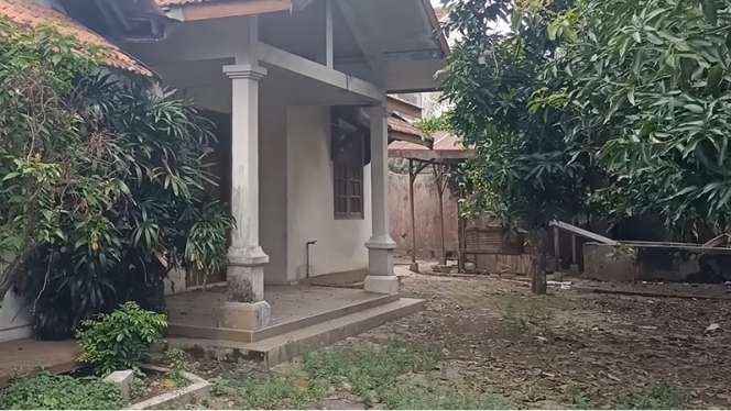 10 Potret Rumah Pangerang Dangdut Abiem Ngesti Terbengkalai 26 Tahun, Dulu Mewah Kini Jadi Kandang Ayam