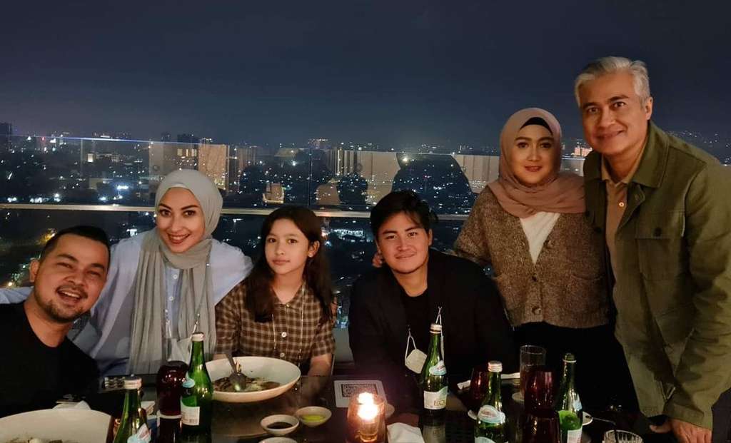 Meski Telah Cerai Momen Kedekatan Keluarga Annisa Trihapsari-Sultan Djorghi dan Adjie Pangestu-Novita Petria Banjir Pujian