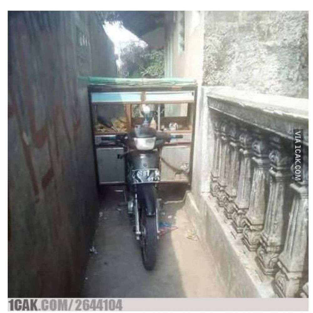 10 Momen Kocak Kendaraan Salah Jalur, Kok Bisa?