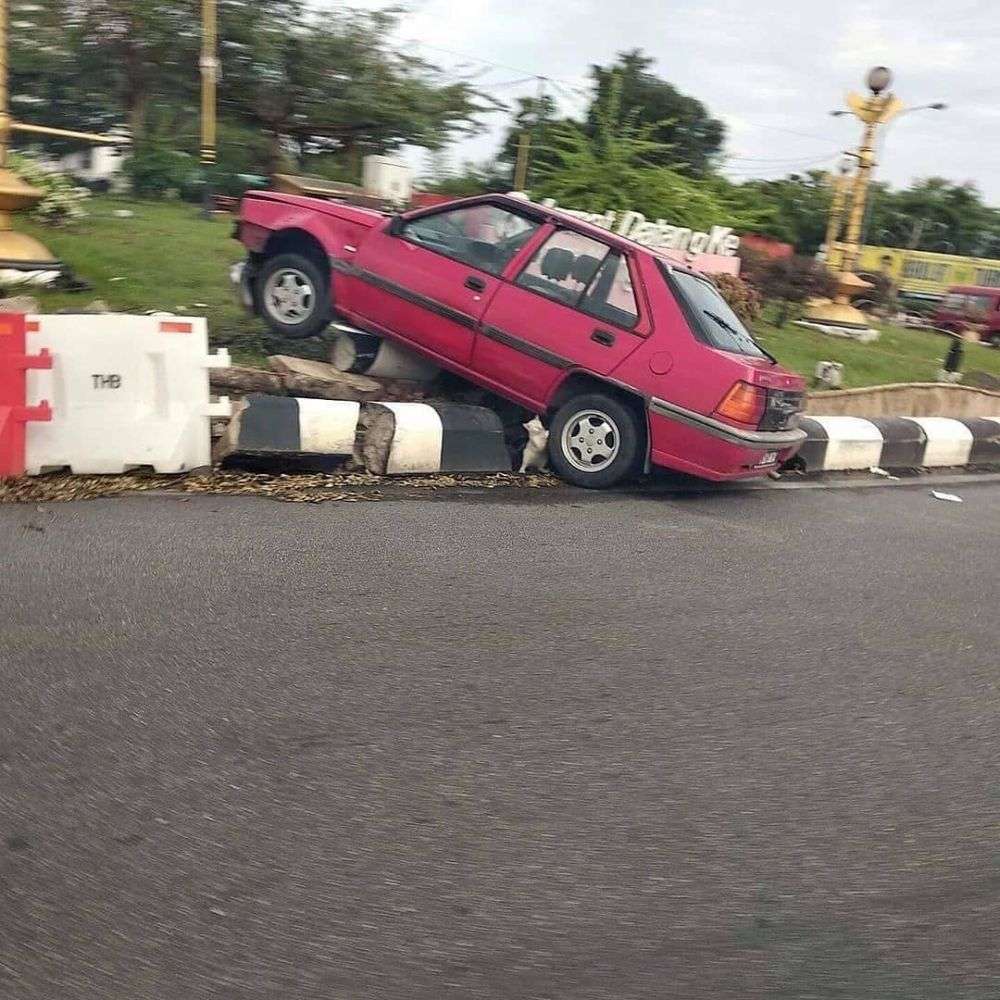 10 Momen Kocak Kendaraan Salah Jalur, Kok Bisa?
