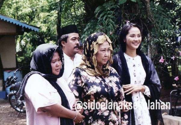 10 Foto Lawas Maudy Koesnaedi di Serial ‘Si Doel Anak Sekolahan’, Paling Cantik di Zamannya!